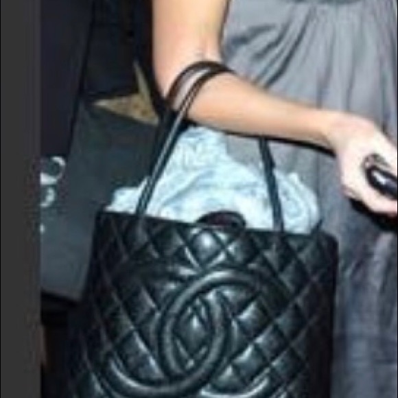 Quilted leather Chanel Medallion bag w/serial card - Picture 2 of 7